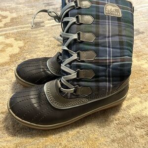 Women’s Sorel Blue Plaid Duck Boots Size 7.5